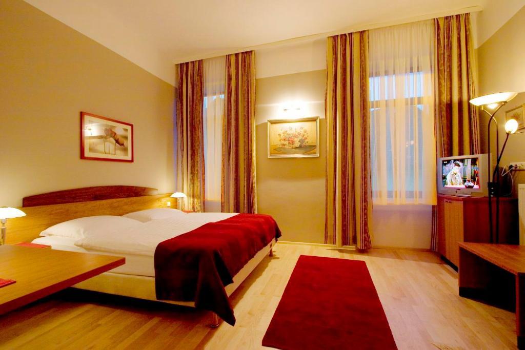 Hotel Garni - Gasthof Pillgrab Sankt Valentin Exterior photo